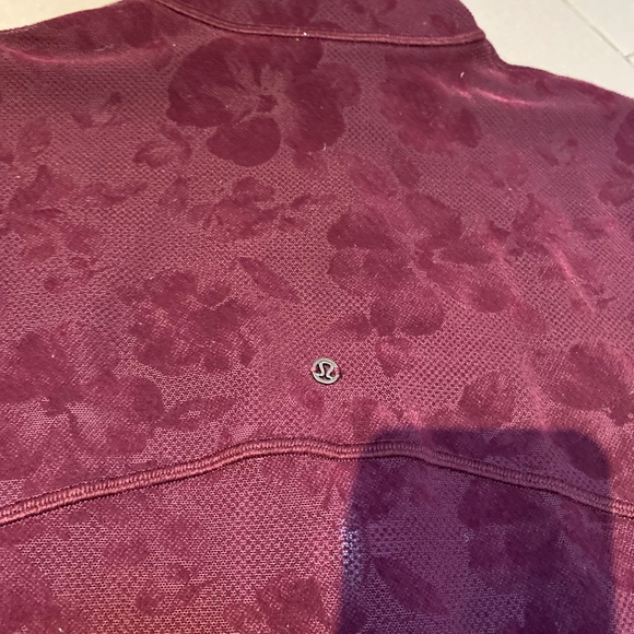 RARE Lululemon Define jacket, size 8, wine - Picture 4 of 6